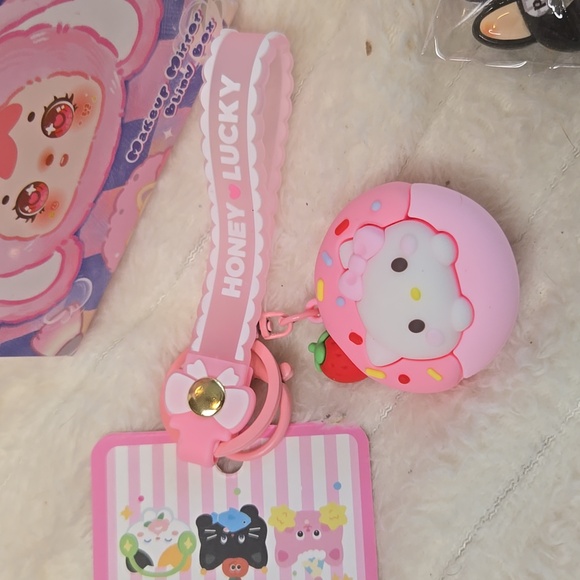 Hello Kitty Pink and White Gift Set with Accessories - Picture 11 of 11